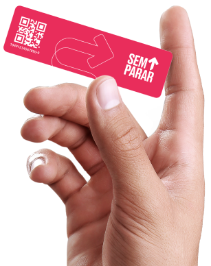 Mão segurando Tag Sem Parar